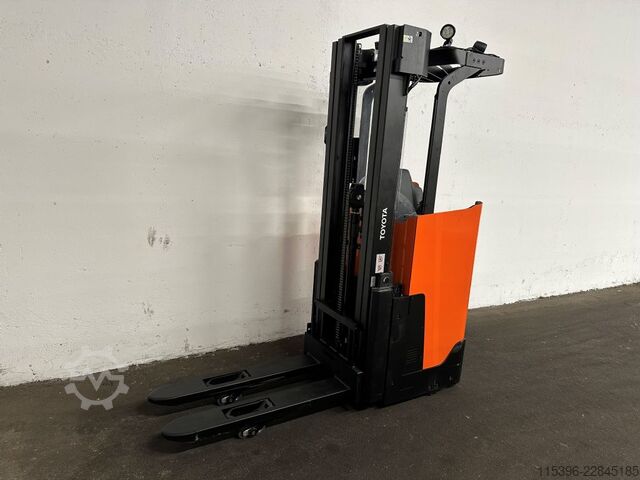 Stand-on gaffeltruck Toyota SSI160LN - TRIPLEX 5,4 m