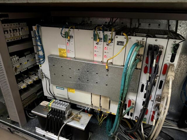 수직 머시닝 센터 MIKRON VCP 600