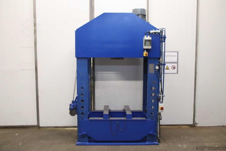 102 tonnin hydraulipuristin unbekannt Hub 220 mm