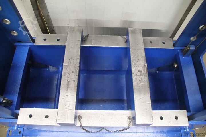 102 tonnin hydraulipuristin unbekannt Hub 220 mm