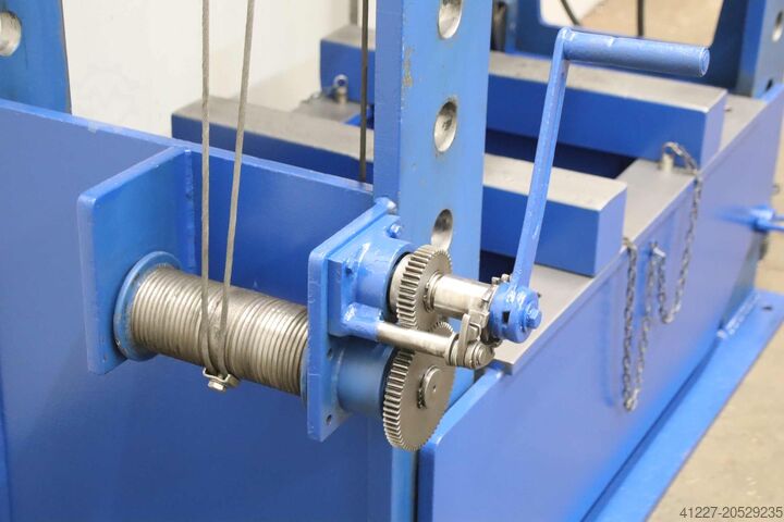 102 tonnin hydraulipuristin unbekannt Hub 220 mm