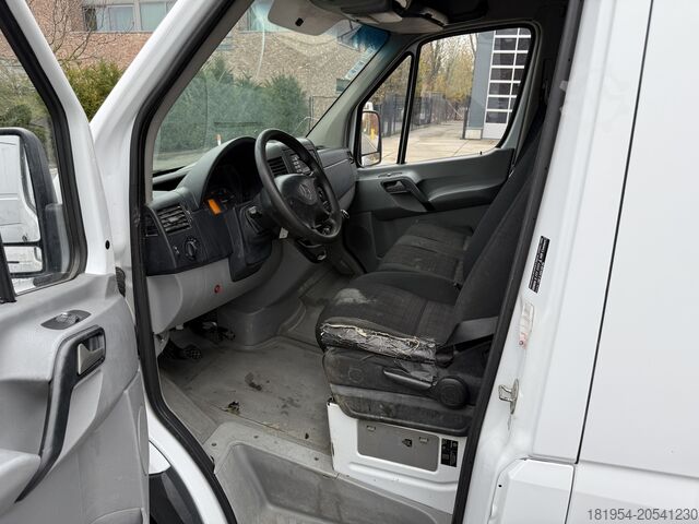 Long box truck Mercedes-Benz sprinter 513cdi Maxi 2015