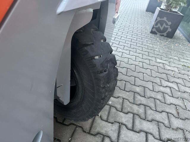 Чотирибічний навантажувач Hubtex DQ45 / 4500 kg/ Triplex /Only 3309 h