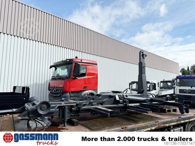 Камион с кука за контейнери 20-47 S