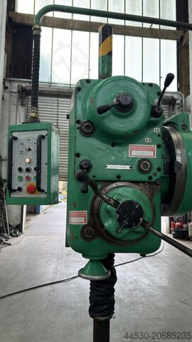 เครื่องเจาะเรเดียล MAS KOSOVIT VOM 50