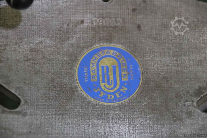 Rung and miter punch Rammefabriken Gehrungsstanze