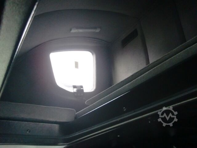 Transporter with suitcase Iveco Daily 70 C 21 HA8/P Deepsleeper