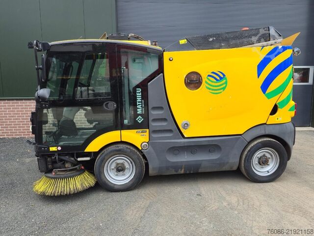 подметальная машина Mathieu MC210 VEEGMACHINE!! EX gemeente!!