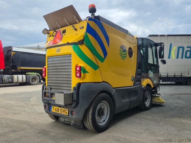 подметальная машина Mathieu MC210 VEEGMACHINE!! EX gemeente!!