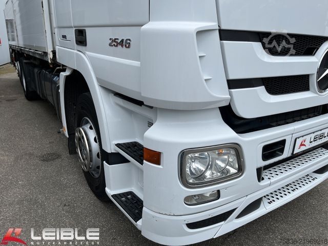 Flatbed truck MERCEDES-BENZ 2546*MP3*6x2*Euro5*HMF 2000L*Baustoff*Lift/Lenk*