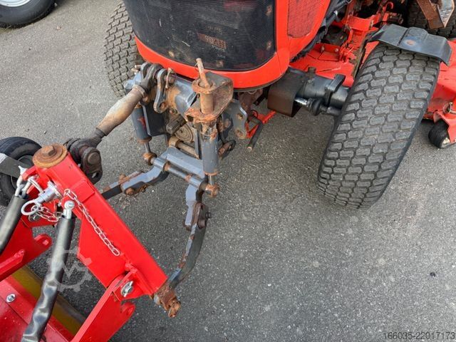 Otro KUBOTA STW40 Klima/Mähwerk/Absaugbehälter Hochentleerun