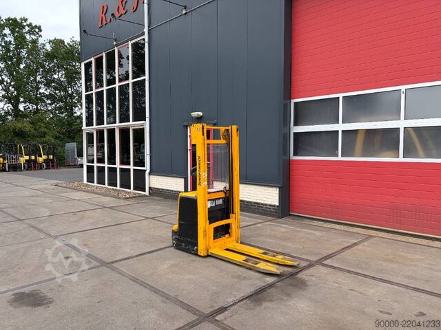 Stacker Jungheinrich EJC 216