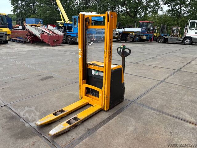Stacker Jungheinrich EJC 216