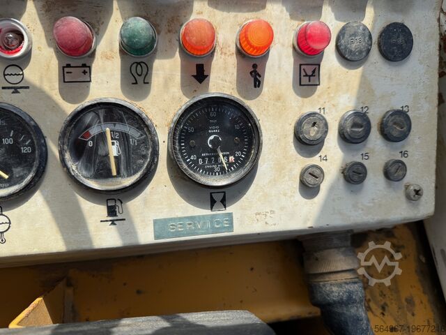 Buldozer Liebherr PR 712 L Planierraupe mit Steuerung