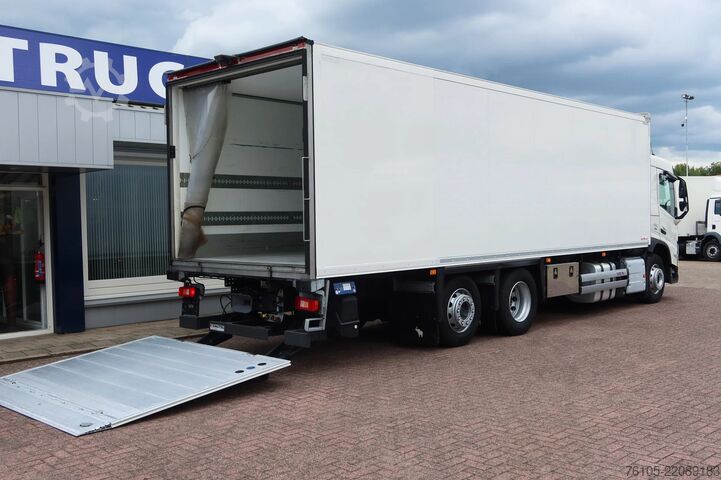 Walizka Volvo FM 380 6x2 Geisoleerde bakwagen +Klep 2.000 kg ...