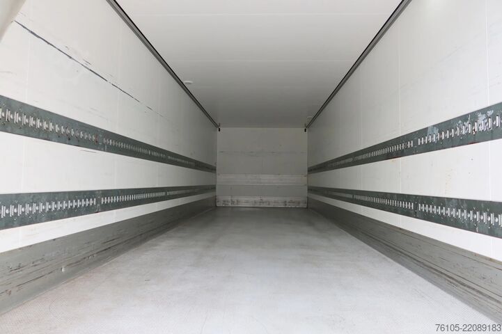 Walizka Volvo FM 380 6x2 Geisoleerde bakwagen +Klep 2.000 kg ...
