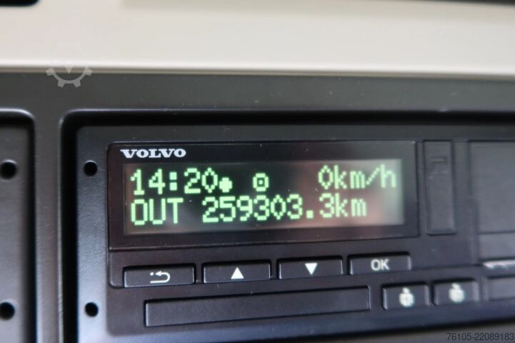 Walizka Volvo FM 380 6x2 Geisoleerde bakwagen +Klep 2.000 kg ...