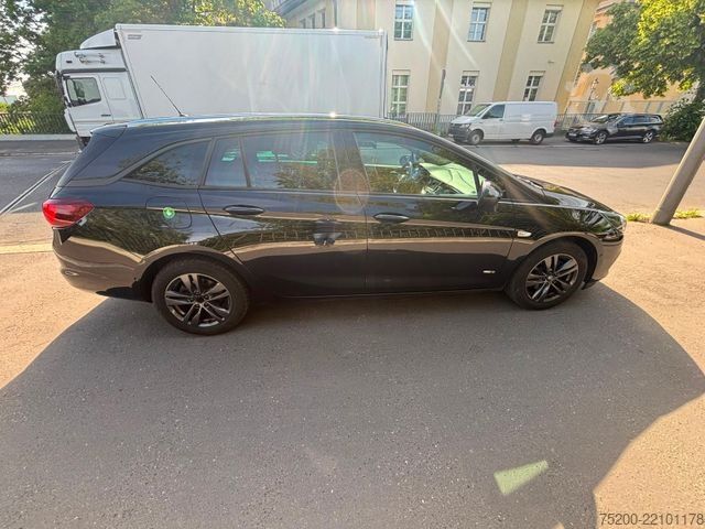 Miniautocarro OPEL Astra 1.4 Turbo Sports Tourer/LED/Kamera/Klima