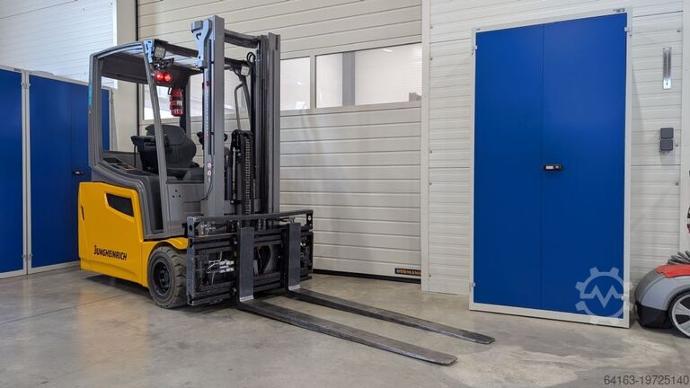 Empilhador eléctrico de 3 rodas Jungheinrich EFG 218 G160-310ZZ