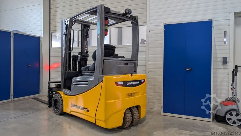 Empilhador eléctrico de 3 rodas Jungheinrich EFG 218 G160-310ZZ