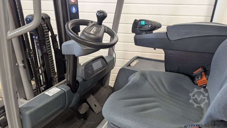 Empilhador eléctrico de 3 rodas Jungheinrich EFG 218 G160-310ZZ