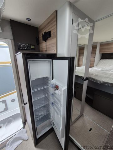 Camper semi-terintegrasi BÜRSTNER B66 TD IT 732  Hubbett / Automatik / 3,65t