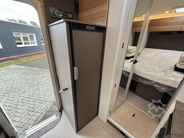 Camper semi-terintegrasi BÜRSTNER B66 TD IT 732 Halbjahreswagen, Automatik, SAT/TV