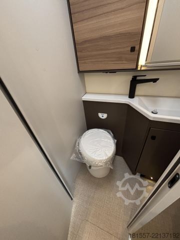 Camper semi-terintegrasi BÜRSTNER B66 TD IT 732 Halbjahreswagen, Automatik, SAT/TV