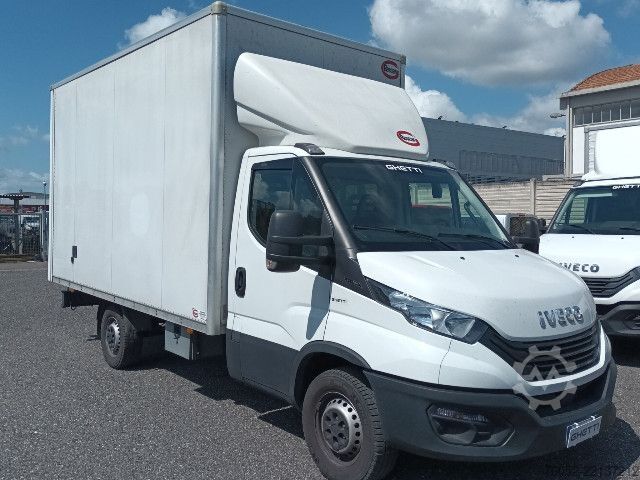 Φορτηγό κουτί (κουρμπαριστό) IVECO 35S16H