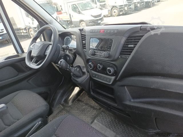 Lori kotak IVECO 35C14