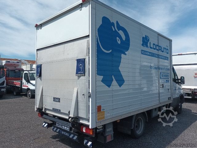 Lori kotak IVECO 35C14
