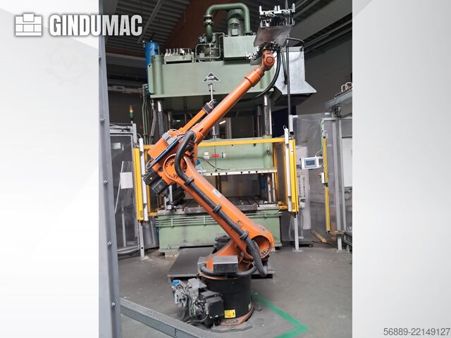 KUKA KR 30L16-2 avec KRC 4 KUKA KR 30L16-2 mit KRC 4