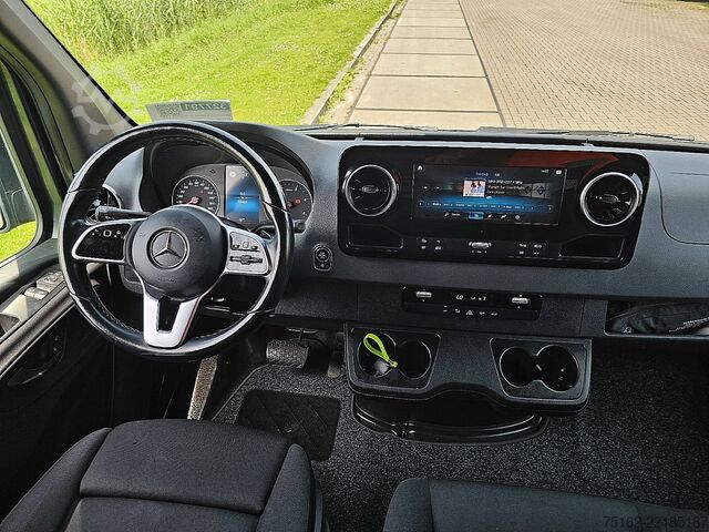 High-roof van MERCEDES-BENZ SPRINTER 317 L2H2 Mbux10 Navi