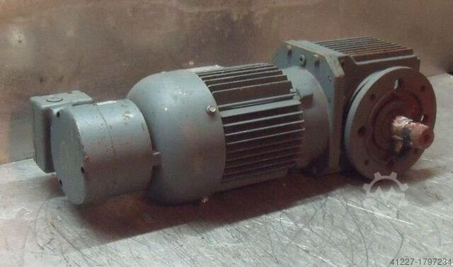 Редукторный мотор 0,55 кВт 63 об/мин BAUER BK10-71V