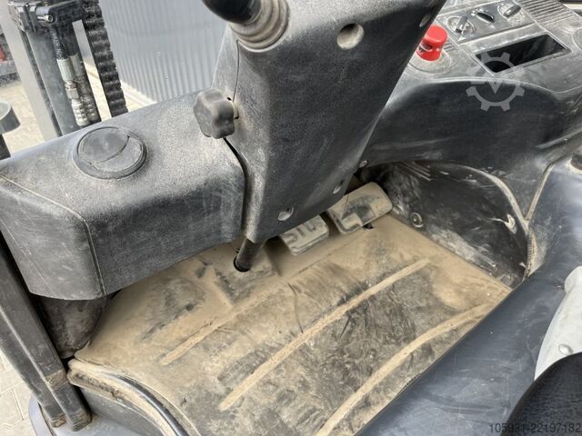 Električni viljuškar na 4 kotača Linde E30H-01/600