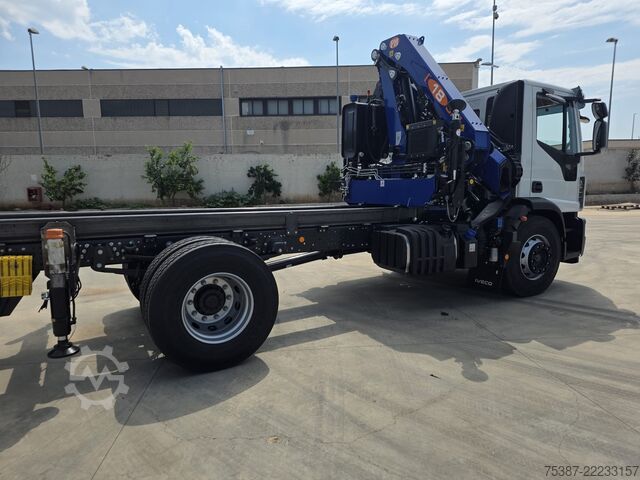 Chassi de caminhão iveco 180e32k
