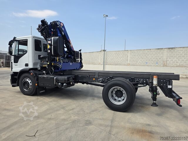 Chassi de caminhão iveco 180e32k