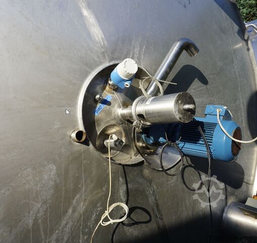 Tangki 21940 liter yang dapat dipanaskan/didinginkan terbuat dari V4A dengan pengaduk baling-baling ETA K0126