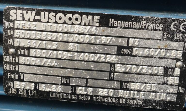Tangki 21940 liter yang dapat dipanaskan/didinginkan terbuat dari V4A dengan pengaduk baling-baling ETA K0126