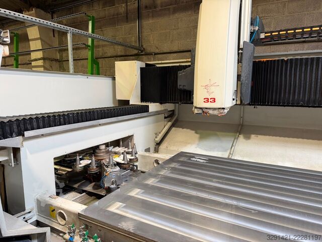 Machining center BIESSE Intermac Master 33