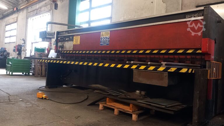 Hydraulické gilotínové nožnice SCHIAVI-AMADA GH540A