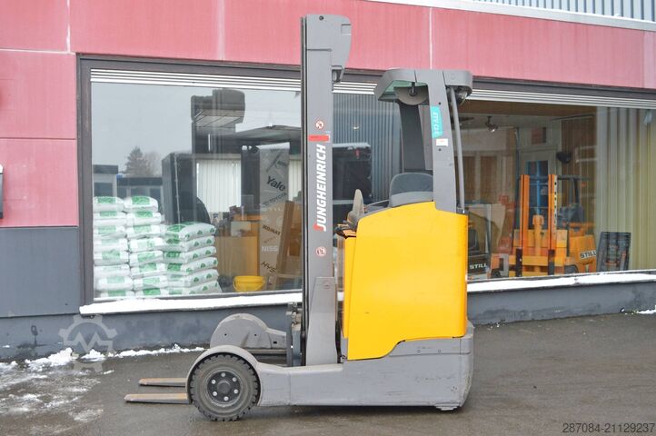 Retrákový vozík Jungheinrich ETV C16