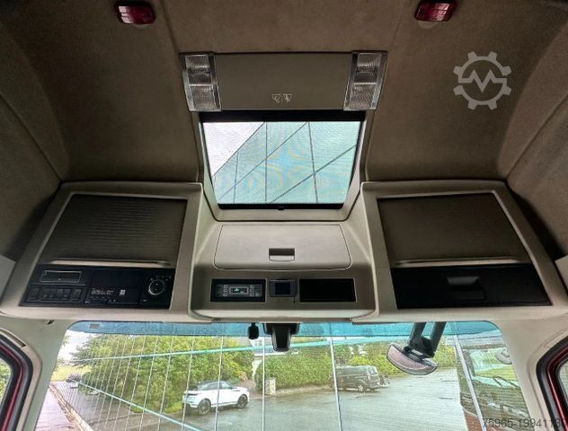 Ledusskapja kravas automašīna VOLVO FH 500 I-PARK COOL VAN BEURDEN ISOLATED BOXES TA