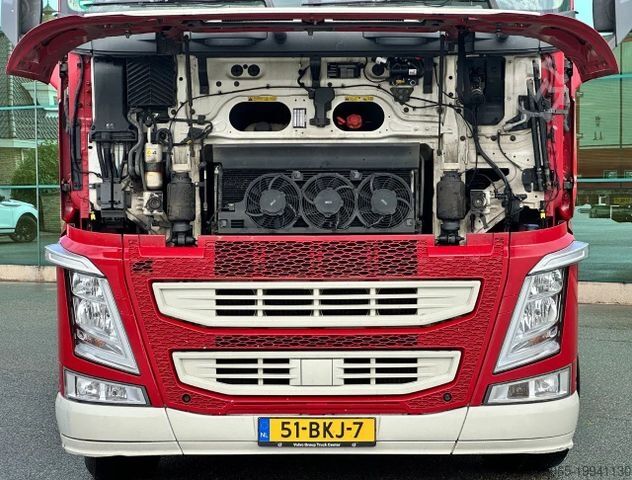 Ledusskapja kravas automašīna VOLVO FH 500 I-PARK COOL VAN BEURDEN ISOLATED BOXES TA