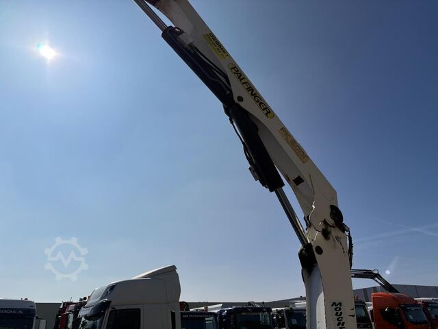 Volquete con grúa Renault Midlum 220 + PALFINGER PK 6001 + tipper + remot...