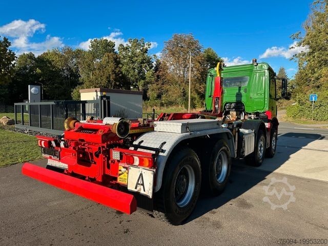 Konkslaaduriga veok MERCEDES-BENZ Arocs 4246 8x4 Abrollkipper Schub/Knickhaken AHK
