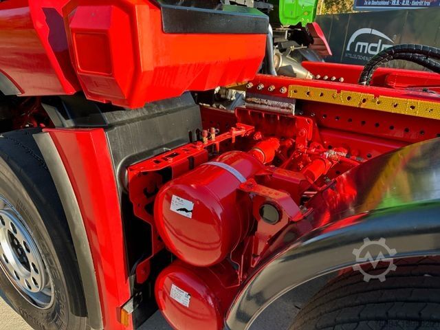 Konkslaaduriga veok MERCEDES-BENZ Arocs 4246 8x4 Abrollkipper Schub/Knickhaken AHK