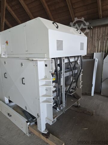 Horizontaler hydraulischer Ballenpresse HSM HL 7009