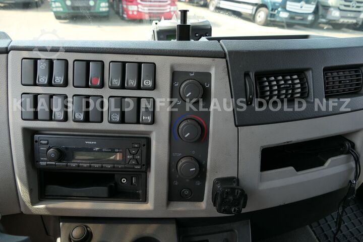 Škatlasti tovornjak VOLVO FL 240 Pritsche Plane Org 145000 km  LBW Euro 6