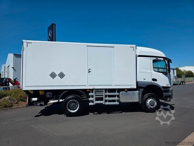 Suitcase Mercedes-Benz Arocs 1827 A 4x4 LBW Tür+Treppe Schalter